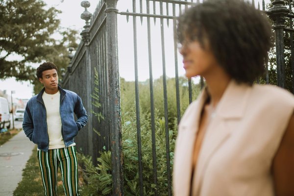 Erros frequentes a evitar ao incorporar estampas na moda feminina: dicas essenciais